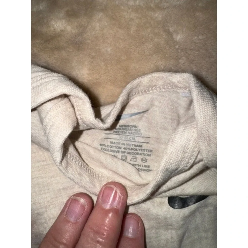 Nike Baby Bodysuit Oatmeal Heather Short Sleeve Swoosh Logo Newborn Infant (E)